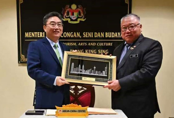 史忠俊秘書長會見馬來西亞旅游、藝術和文化部部長、馬來西亞-中國商務理事會主席